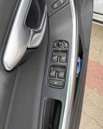 Volvo V60 cena 47500 przebieg: 208762, rok produkcji 2014 z Brzesko małe 211